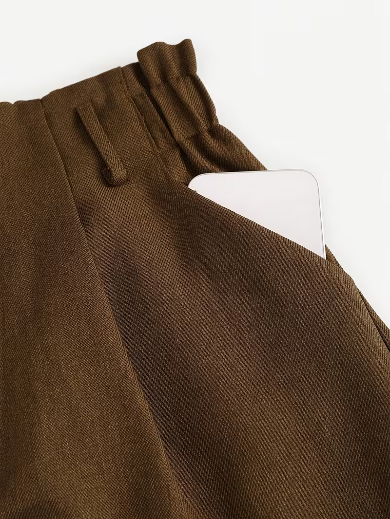 The Women'S Vintage Shorts Without a Belt Embody Minimalism And Versatility