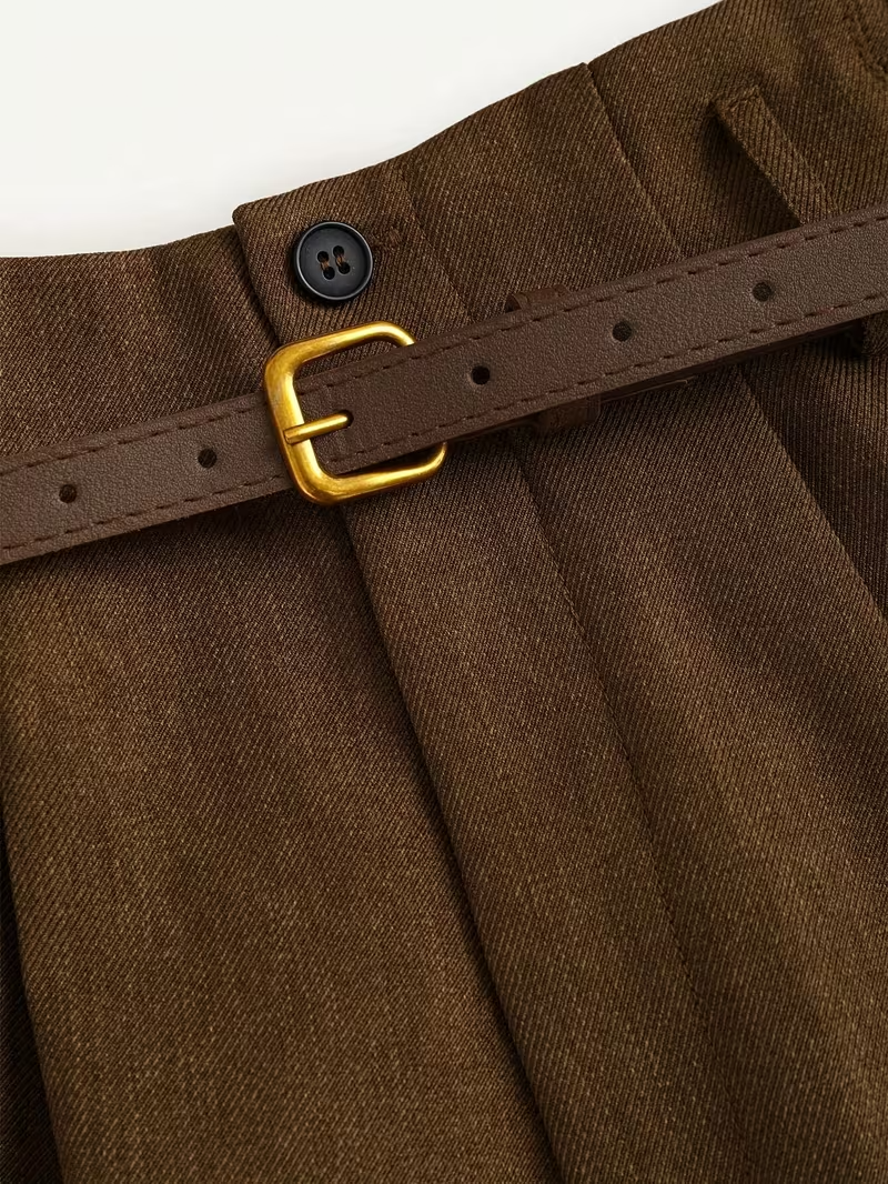 The Women'S Vintage Shorts Without a Belt Embody Minimalism And Versatility