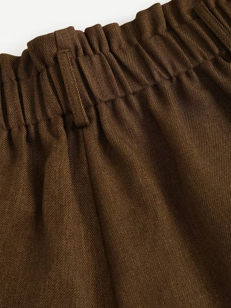 The Women'S Vintage Shorts Without a Belt Embody Minimalism And Versatility